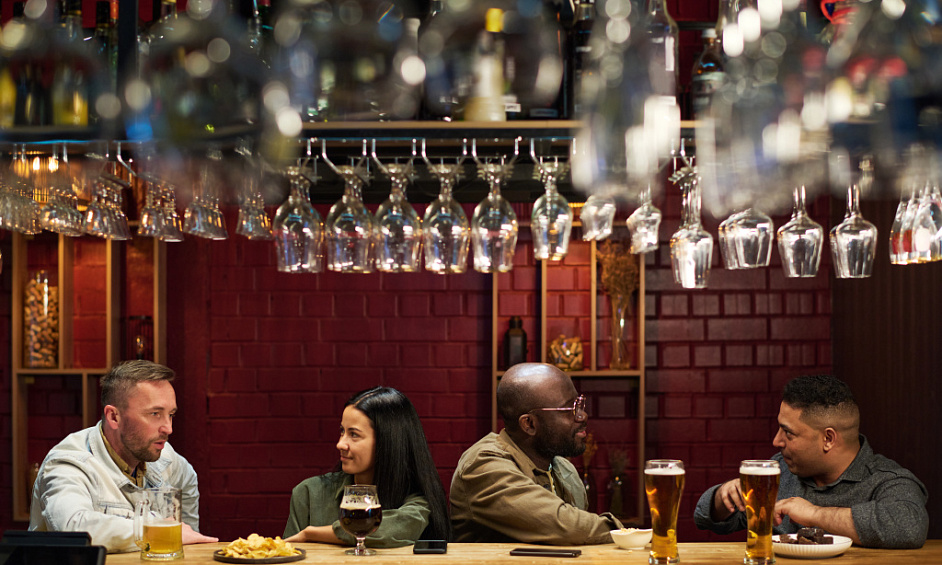 Bien-Établie Restaurant Bar Pub Vlts Entreprise Près De Red Deer Ab À Vendre 1