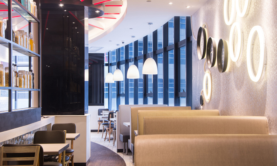 Restaurant Entièrement Rénové Avec Parking À Vendre 1