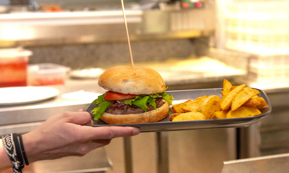 Emplacement De Franchise De Restauration Rapide À Fort Volume Et À Flux De Trésorerie Élevé À Vendre 1