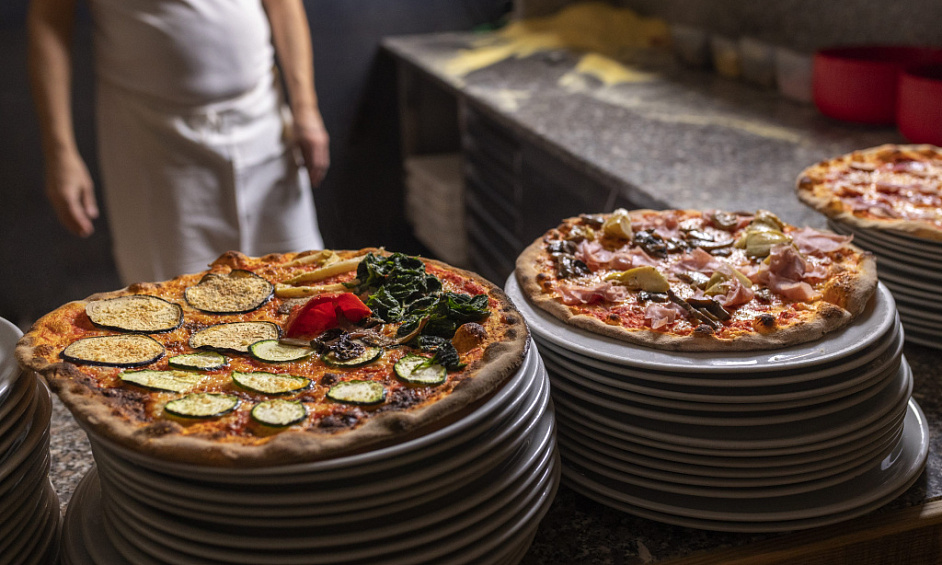 Ricky’s All Day Grill & Famoso Italian Pizzeria À vendre 1 Ricky’s All Day Grill & Famoso Italian Pizzeria À vendre 1