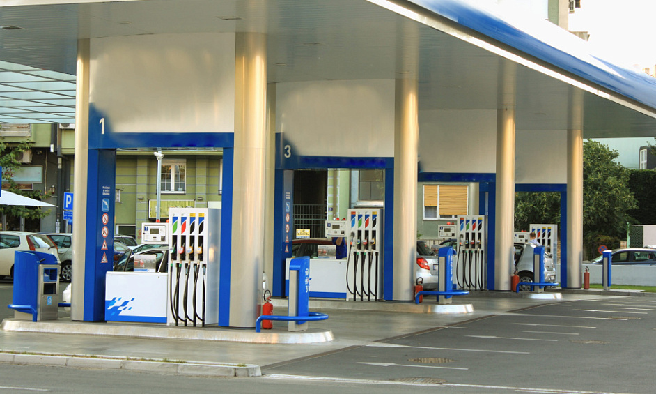 Station-Service Très Rentable Avec Supérette À Vendre 1
