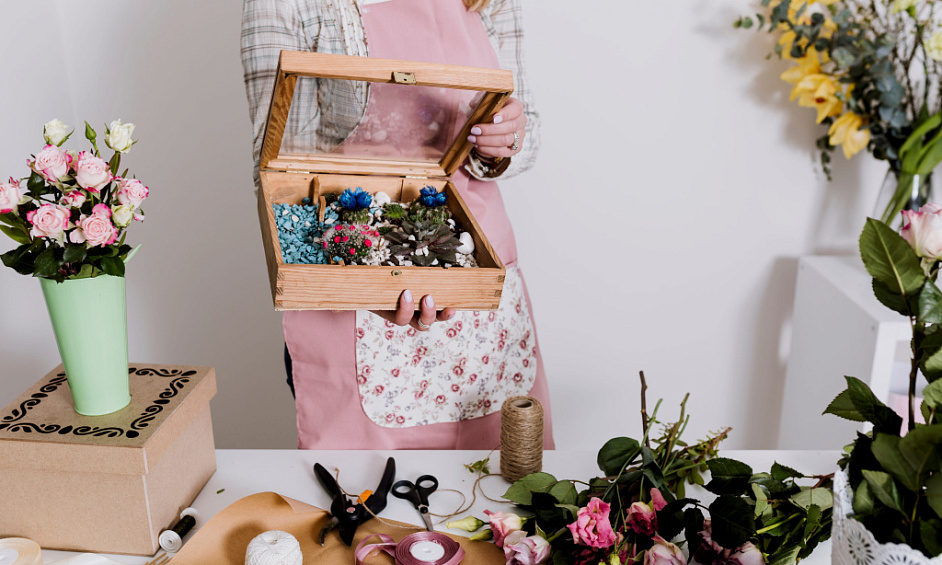 Fleuriste Et Boutique De Cadeaux . 4000 pi² . Immeuble Incl. À Vendre 1